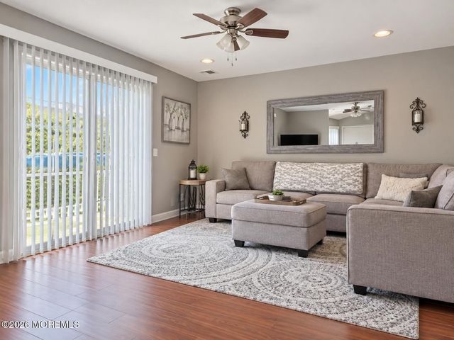 25 Travelers Way, Bayville, NJ 08721