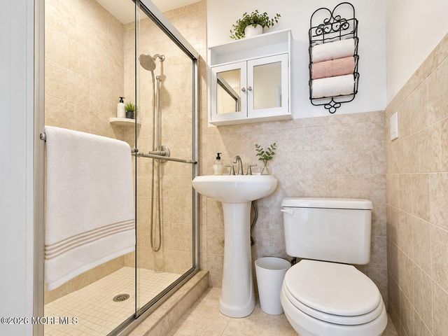 25 Travelers Way, Bayville, NJ 08721