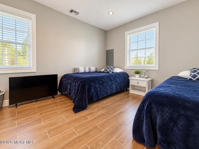 25 Travelers Way, Bayville, NJ 08721