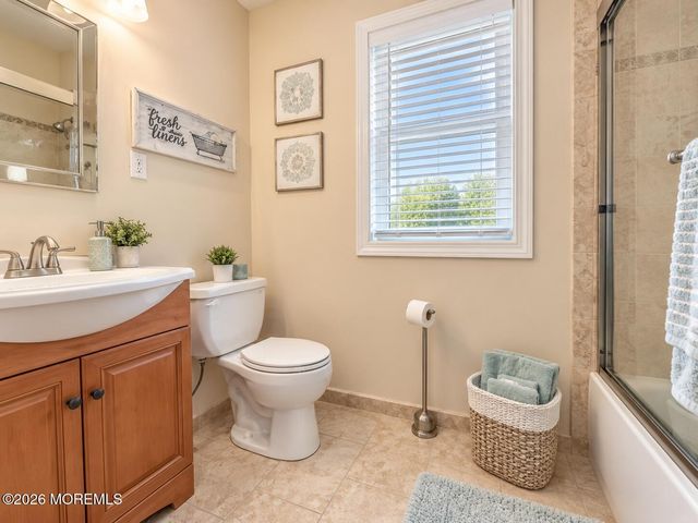 25 Travelers Way, Bayville, NJ 08721
