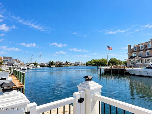 25 Travelers Way, Bayville, NJ 08721