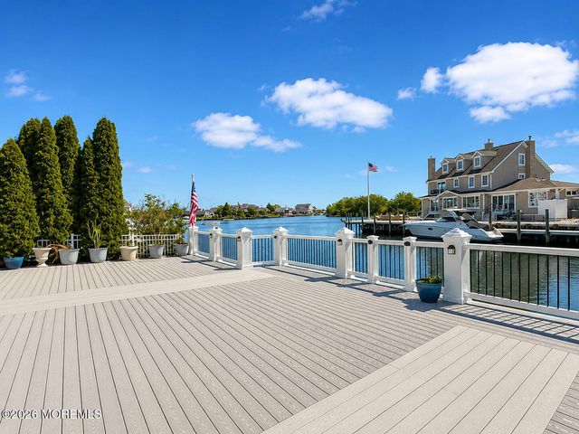 25 Travelers Way, Bayville, NJ 08721