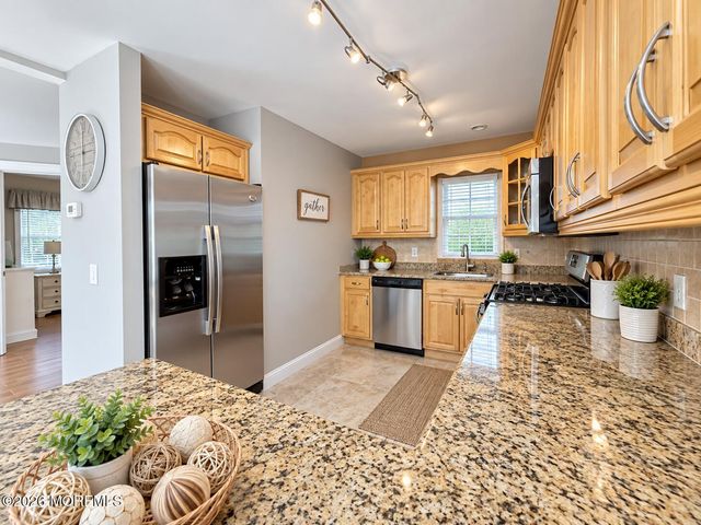 25 Travelers Way, Bayville, NJ 08721