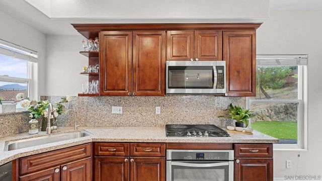 2042 Cherokee Lane, Escondido, CA 92026