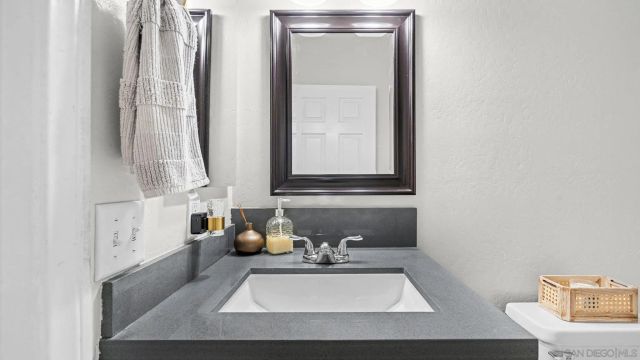 2042 Cherokee Lane, Escondido, CA 92026