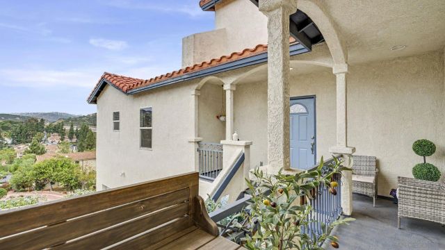 2042 Cherokee Lane, Escondido, CA 92026