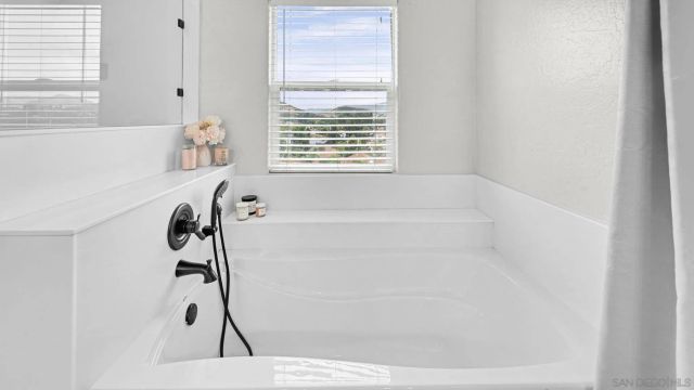 2042 Cherokee Lane, Escondido, CA 92026