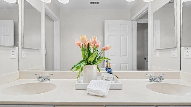 2042 Cherokee Lane, Escondido, CA 92026