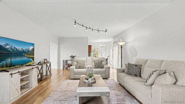 2042 Cherokee Lane, Escondido, CA 92026