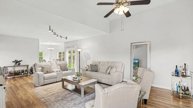 2042 Cherokee Lane, Escondido, CA 92026