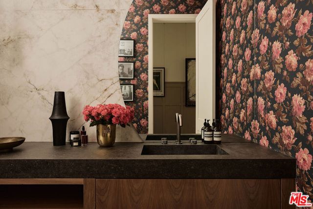 5330 Amestoy Avenue, Encino, CA 91316