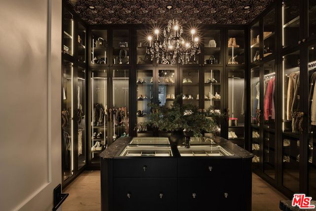 5330 Amestoy Avenue, Encino, CA 91316