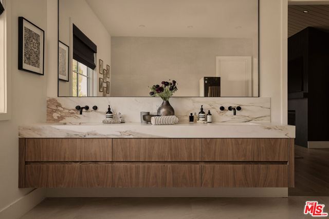 5330 Amestoy Avenue, Encino, CA 91316