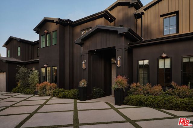 5330 Amestoy Avenue, Encino, CA 91316