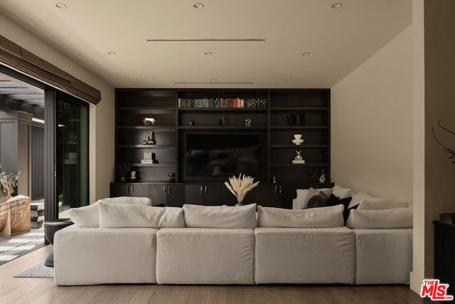 5330 Amestoy Avenue, Encino, CA 91316