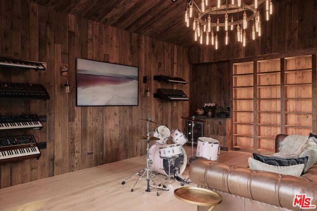 5330 Amestoy Avenue, Encino, CA 91316