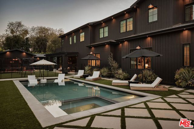 5330 Amestoy Avenue, Encino, CA 91316