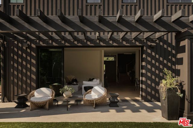 5330 Amestoy Avenue, Encino, CA 91316