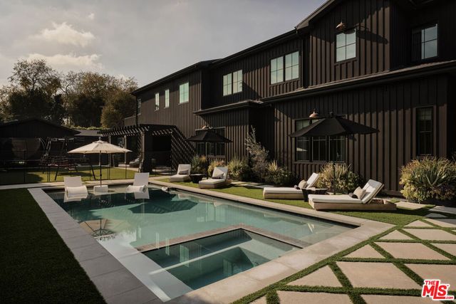 5330 Amestoy Avenue, Encino, CA 91316