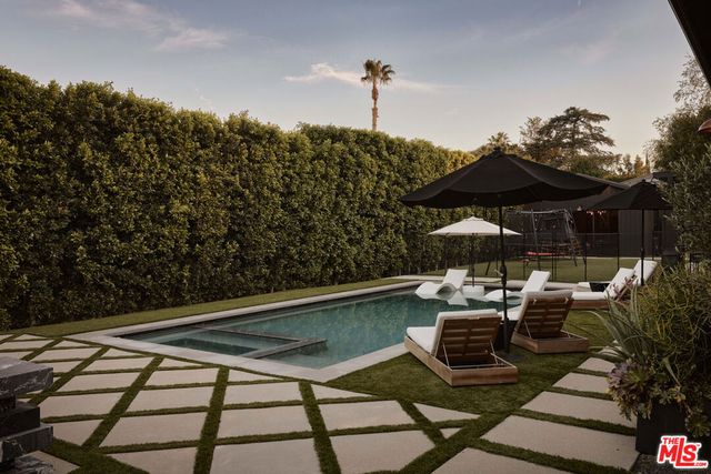 5330 Amestoy Avenue, Encino, CA 91316