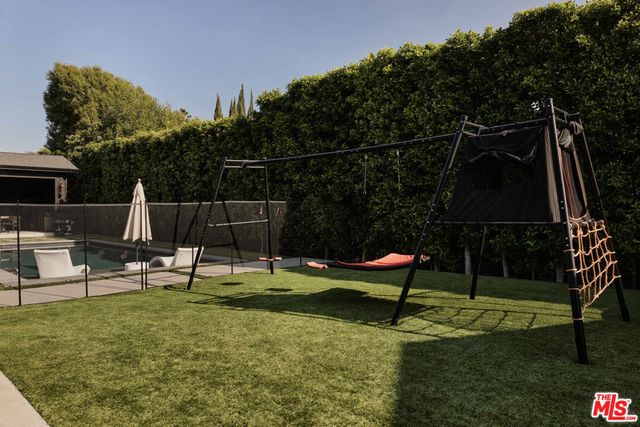 5330 Amestoy Avenue, Encino, CA 91316