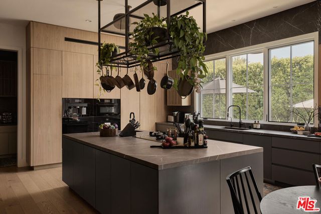 5330 Amestoy Avenue, Encino, CA 91316