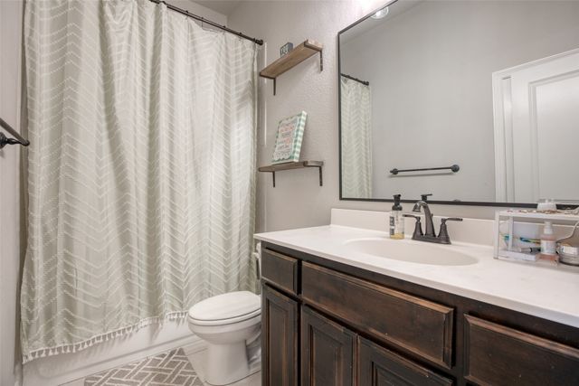 211 Rees Avenue, Godley, TX 76044