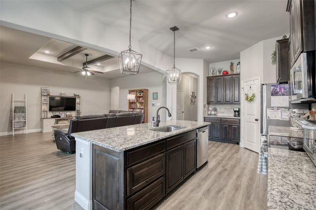 211 Rees Avenue, Godley, TX 76044