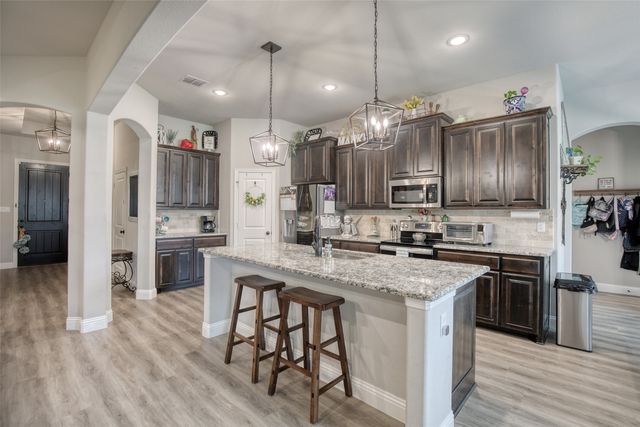 211 Rees Avenue, Godley, TX 76044