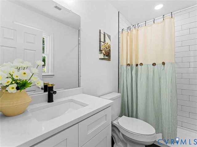 21304 Hampton Ave, Petersburg, VA 23803