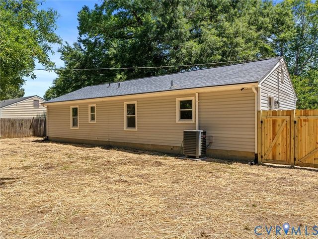 21304 Hampton Ave, Petersburg, VA 23803