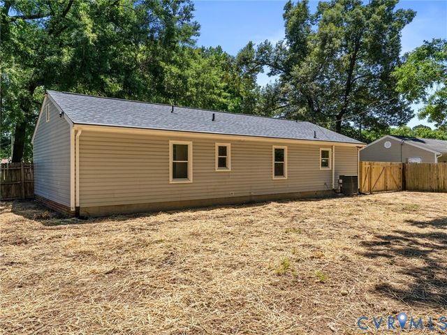 21304 Hampton Ave, Petersburg, VA 23803