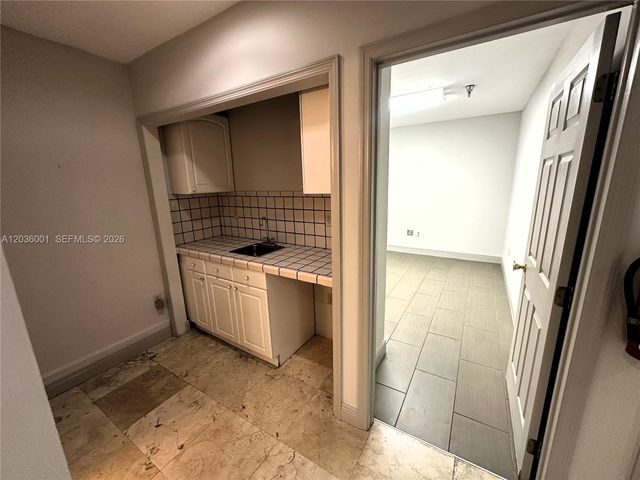 7038 NW 50th Street 52, Miami, FL 33166