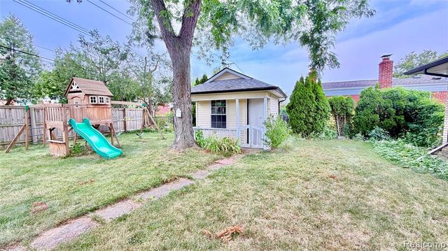 30205 Austin Drive, Warren, MI 48092
