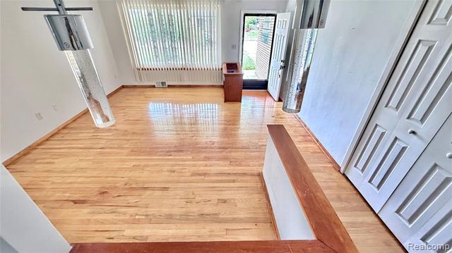 30205 Austin Drive, Warren, MI 48092