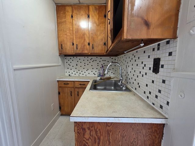 9-11 Falmouth St 2F, Lawrence, MA 01843