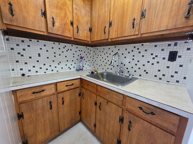 9-11 Falmouth St 2F, Lawrence, MA 01843
