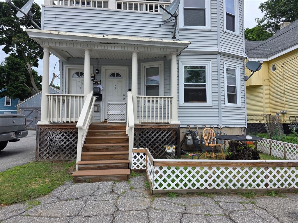 9-11 Falmouth St 2F, Lawrence, MA 01843