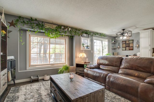 1317 35th Avenue S, Moorhead, MN 56560