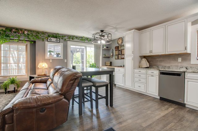 1317 35th Avenue S, Moorhead, MN 56560
