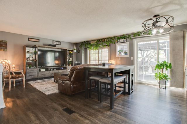 1317 35th Avenue S, Moorhead, MN 56560