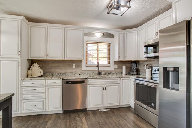 1317 35th Avenue S, Moorhead, MN 56560