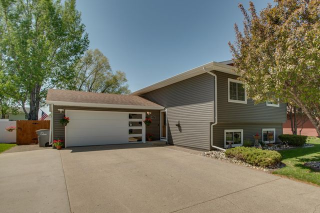 1317 35th Avenue S, Moorhead, MN 56560
