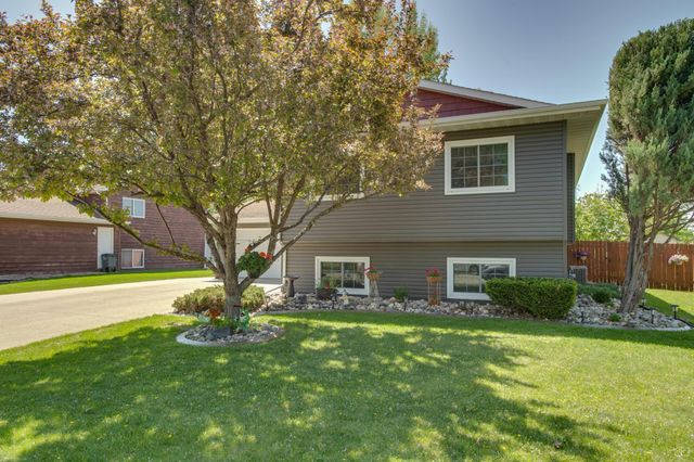 1317 35th Avenue S, Moorhead, MN 56560