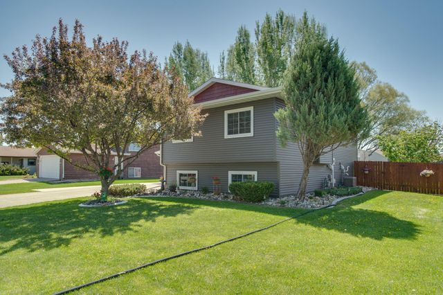 1317 35th Avenue S, Moorhead, MN 56560