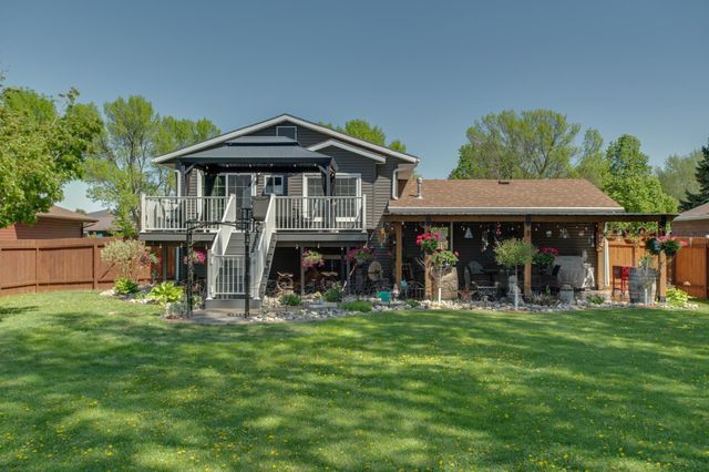 1317 35th Avenue S, Moorhead, MN 56560