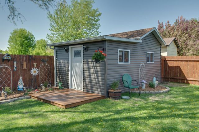 1317 35th Avenue S, Moorhead, MN 56560
