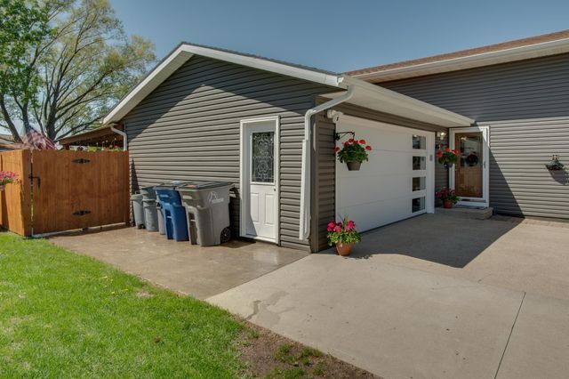 1317 35th Avenue S, Moorhead, MN 56560