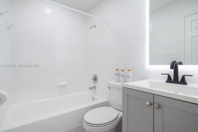 605 SW 14th Terrace, Fort Lauderdale, FL 33312