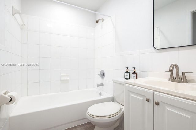 605 SW 14th Terrace, Fort Lauderdale, FL 33312